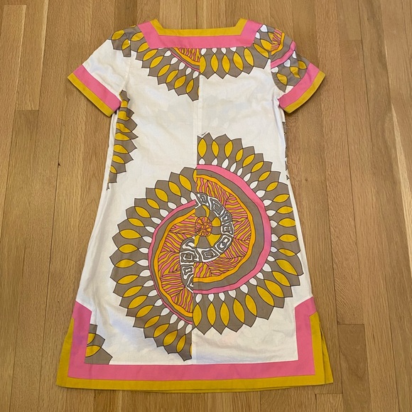 Trina Turk V Neck Short Sleeve Dress /Hot Pink & Yellow Medallion Pattern/ S - Picture 4 of 7